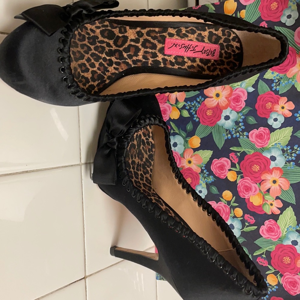 Betsey Johnson high heels size 5 1/2